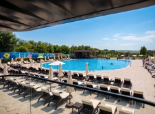 Poolside Capsule